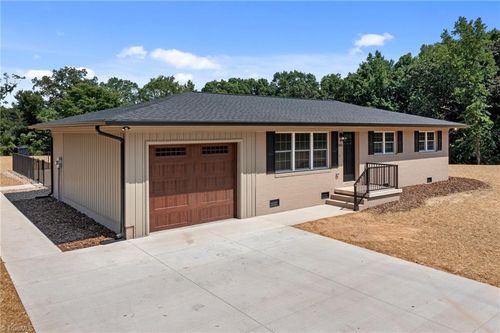 893 Chief Thomas Rd, Harmony, NC, 28634-9118 | Card Image