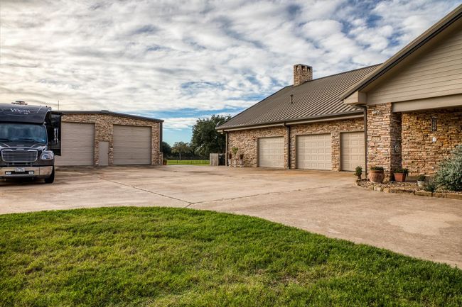 Main home garages and RV Storage. | Image 46