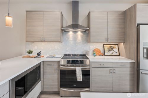 9239 A 16th Ave Sw, Seattle, WA, 98106 | Card Image