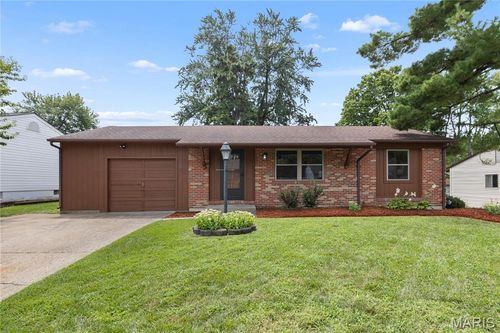 3239 Greenwich Ln, Saint Charles, MO, 63301-1098 | Card Image