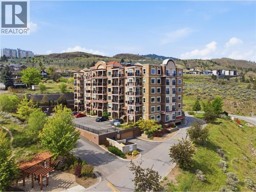 202-975 Victoria St W, Kamloops, BC, V2C0C2 | Card Image