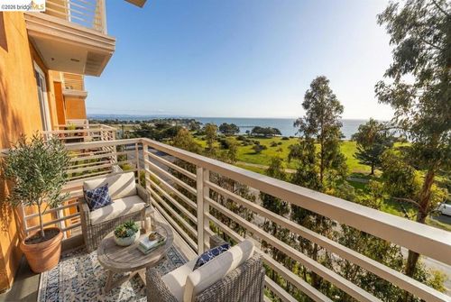 3307-301 301 Crescent Ct, San Francisco, CA, 94134 | Card Image