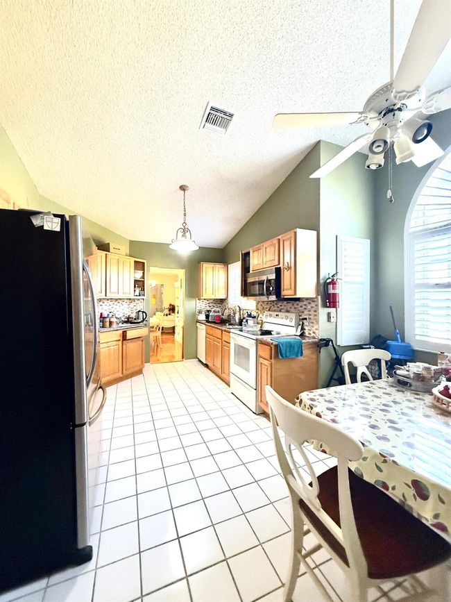 434 Se Doat St, House other with 3 bedrooms, 2 bathrooms and null parking in Port St. Lucie FL | Image 22
