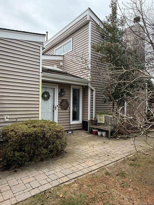 84 Kristin Ln, Hauppauge, NY, 11788-1239 | Card Image