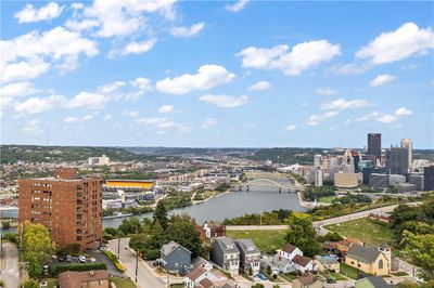 1102 - 1700 Grandview Ave, Condo with 2 bedrooms, 2 bathrooms and 2 parking in Mt Washington PA | Image 1