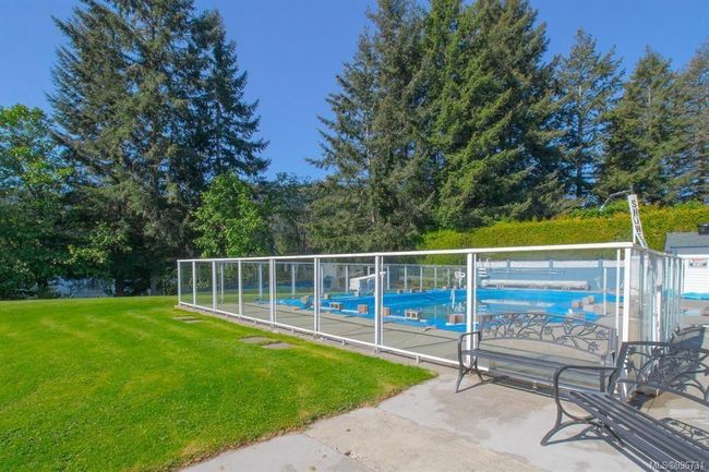 Clubhouse pool and hot tub | Image 26