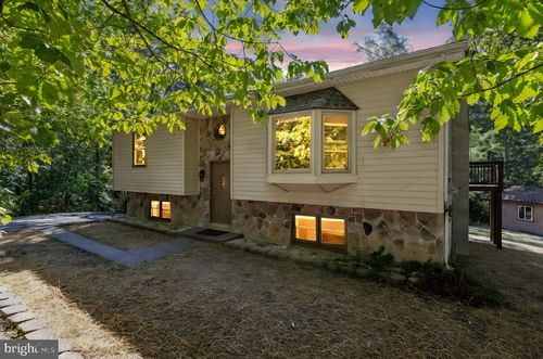 145 Basswood Dr, BUNKER HILL, WV, 25413-2613 | Card Image