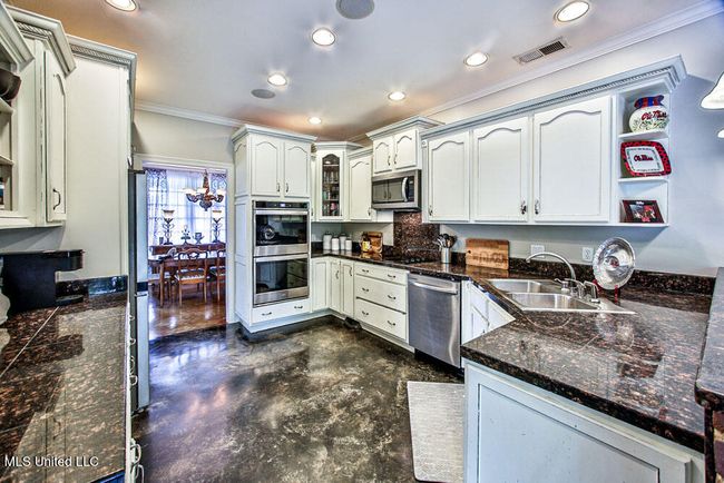 Spacious Kitchen | Image 16