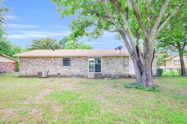 Oversized lot with beautiful mature trees | Image 18