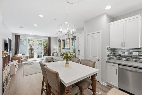 5573 Palm Dr, Hawthorne, CA, 90250-5839 | Card Image