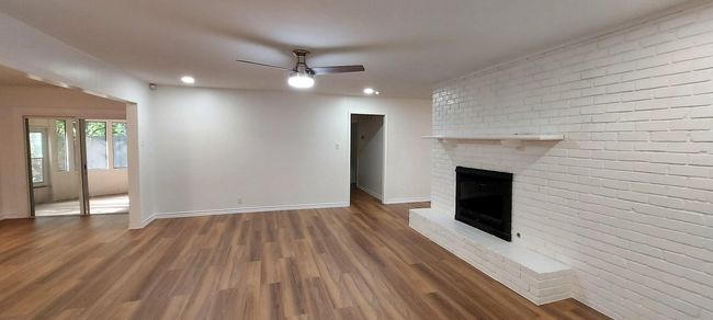 living | Image 4