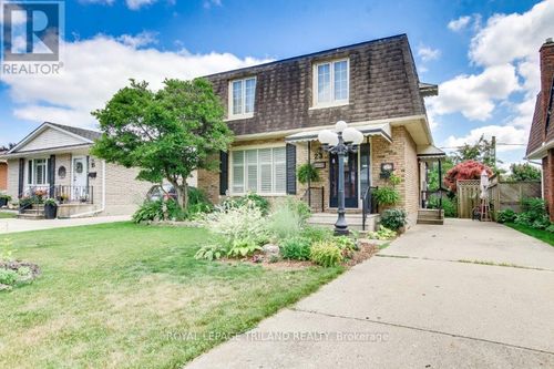 23 Dyer St, Saint Thomas, ON, N5R5K2 | Card Image