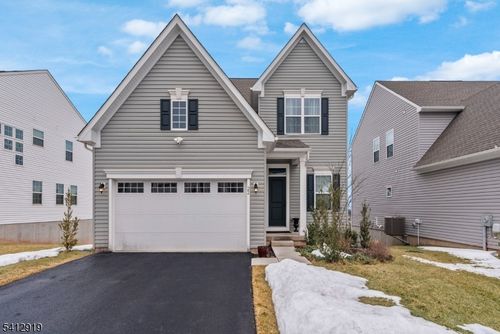 22 Oakwood Blvd, Hampton, NJ, 08827-4153 | Card Image