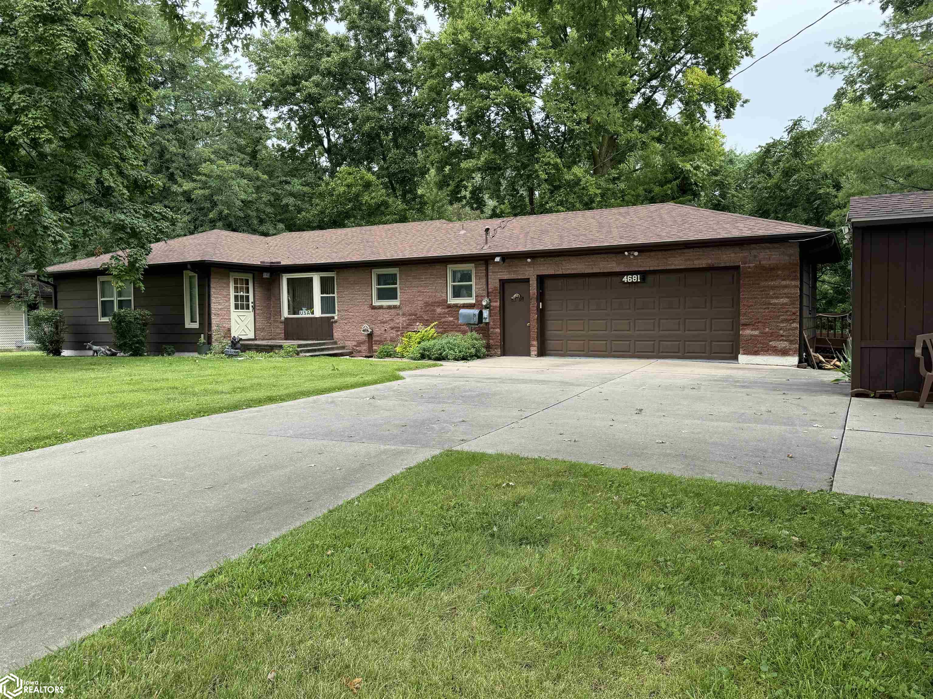 Summer St, Burlington, IA 52601