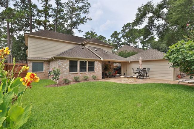 Plenty of lush green yard for kids or pets to run and play. | Image 40