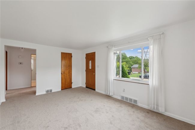 1239 Davis St, House other with 3 bedrooms, 2 bathrooms and null parking in Natrona Heights PA | Image 6