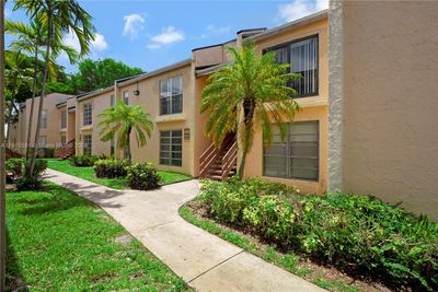 F - 4425 Treehouse Ln, Condo with 2 bedrooms, 1 bathrooms and null parking in Tamarac FL | Image 1