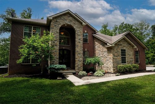 423 Falcon Hill Way, Wilmington, OH, 45177-8428 | Card Image