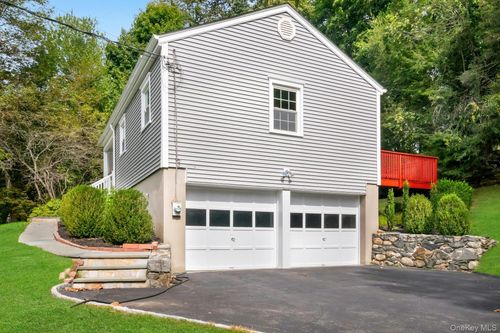 320 Cedar Dr W, Briarcliff Manor, NY, 10510-2621 | Card Image