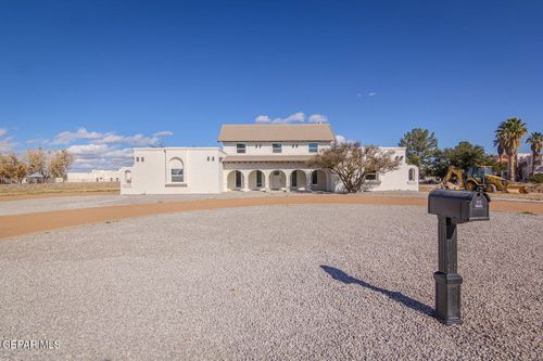 4 Cielo Del Este, Anthony, NM, 88021-9205 | Card Image