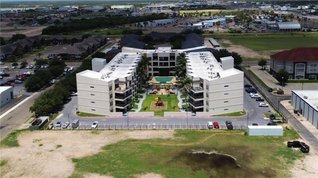 UNIT-203 - 813 Travis St, Condo with 3 bedrooms, 2 bathrooms and null parking in Mission TX | Image 28