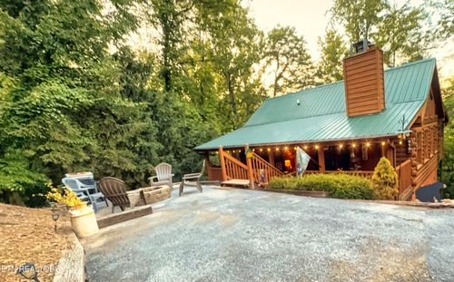 919 Deer Run Way, Sevierville, TN, 37862-2765 | Card Image