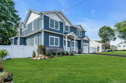 68 Caroline St, Bethpage, NY, 11714-2928 | Card Image