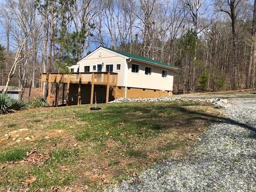 113 Red Budd Dr, New London, NC, 28127-9377 | Card Image