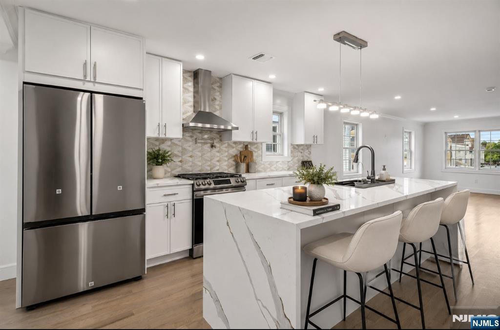 Residential Income in Hasbrouck Heights