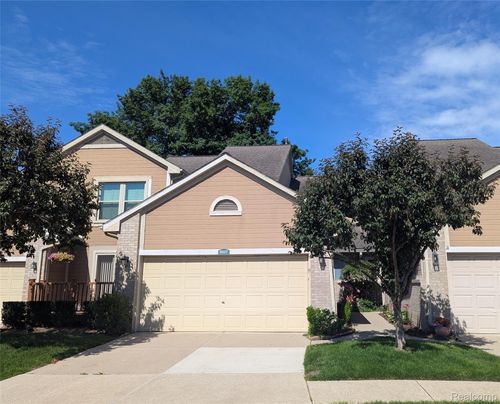 6-9327 Eastwind Dr, Livonia, MI, 48150-4520 | Card Image