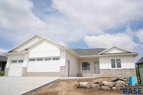 4221 N Interlachen Trl Trail, Sioux Falls, SD, 57107 | Card Image