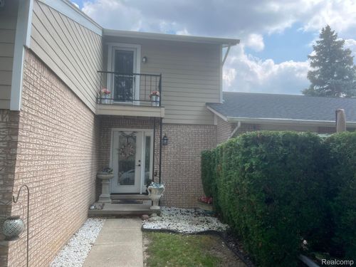 17540 Edward Cir, Clinton Twp, MI, 48038-1711 | Card Image