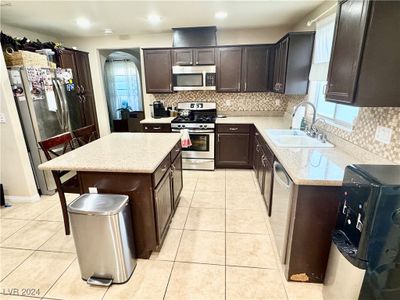 9092 Iron Cactus Avenue, House other with 5 bedrooms, 3 bathrooms and null parking in Las Vegas NV | Image 2