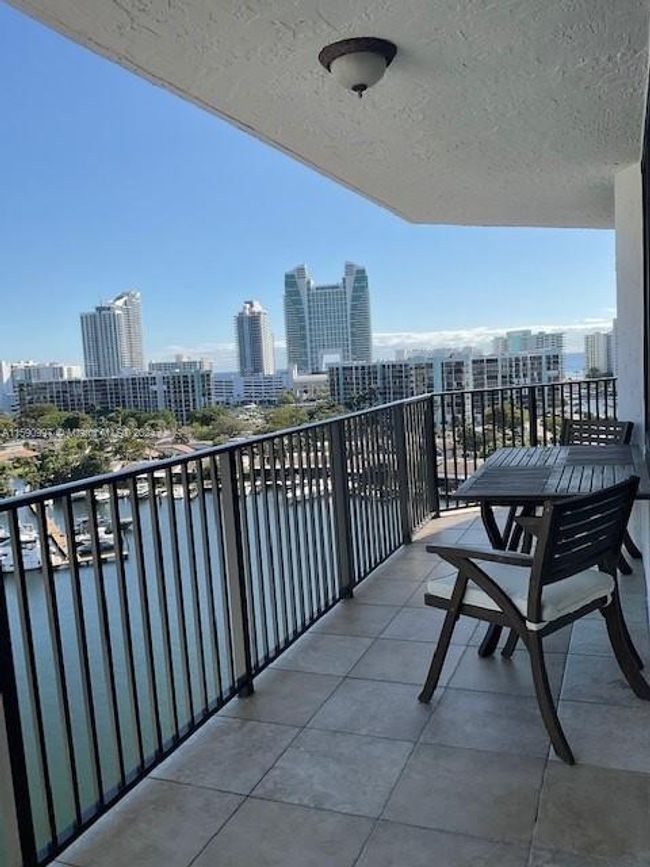211 - 300 Three Islands Blvd, Condo with 2 bedrooms, 2 bathrooms and null parking in Hallandale Beach FL | Image 16