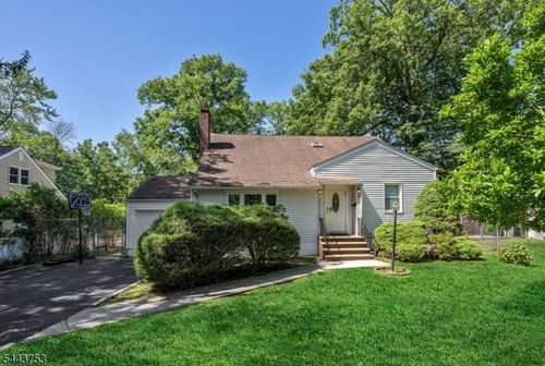 9 Midway Dr, Livingston, NJ, 07039-4315 | Card Image