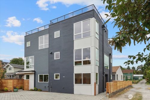 745 N 71st St, Seattle, WA, 98103-5128 | Card Image