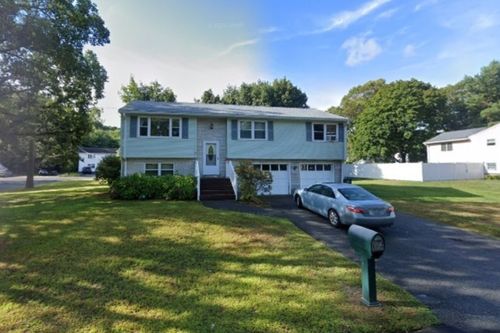 12 Whittier Dr, Coventry, RI, 02816-4464 | Card Image