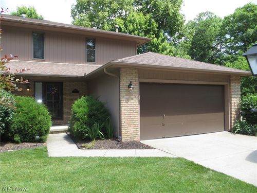 16-18606 Buccaneer Creek Ln, Strongsville, OH, 44136-8058 | Card Image