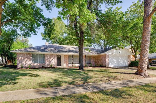 1727 Park Hill Dr, Arlington, TX, 76012-1920 | Card Image