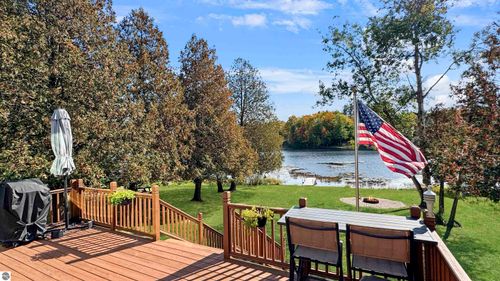21279 Northcrest Dr, Tustin, MI, 49688-8031 | Card Image
