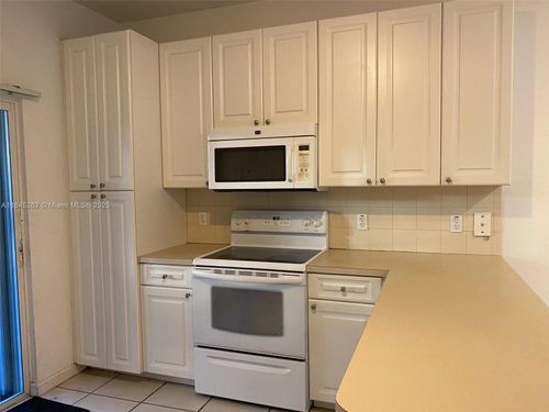 4-4950 Washington St, Hollywood, FL, 33021-7681 | Card Image