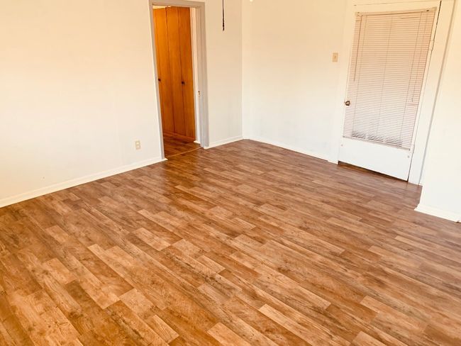 A - 106 N Oak Ave, House other with 3 bedrooms, 2 bathrooms and 2 parking in Luling TX | Image 11