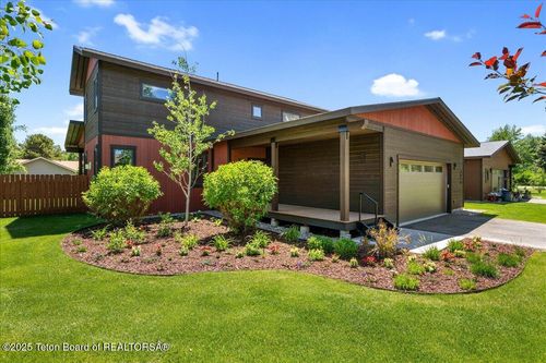 3050 Whitehouse Dr, Jackson, WY, 83001-8336 | Card Image