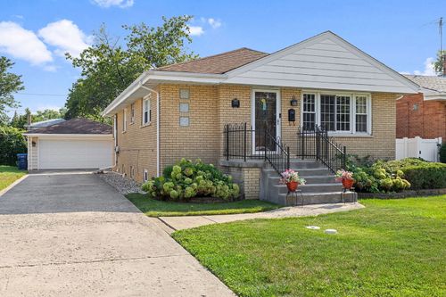 5705 W Maple Ave, Berkeley, IL, 60163-1447 | Card Image