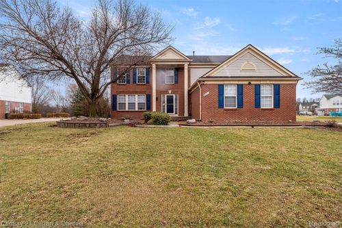 3571 Brooklyn Dr, Canton, MI, 48188-8103 | Card Image