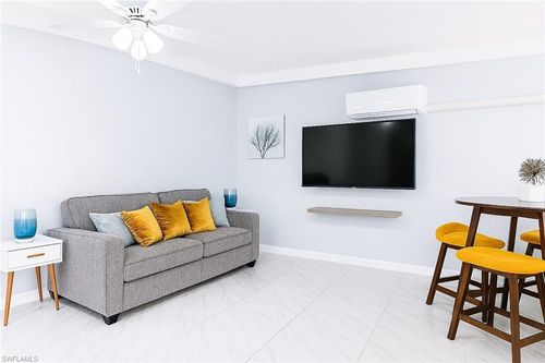 726 Park Ave, NAPLES, FL, 34110-1514 | Card Image