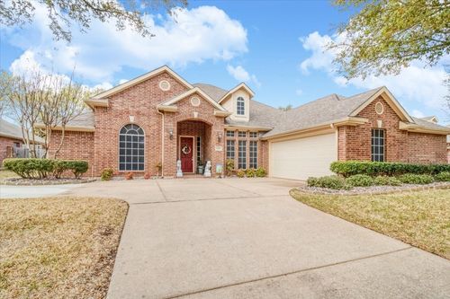 8200 Summerleaf Dr, Arlington, TX, 76001-2960 | Card Image