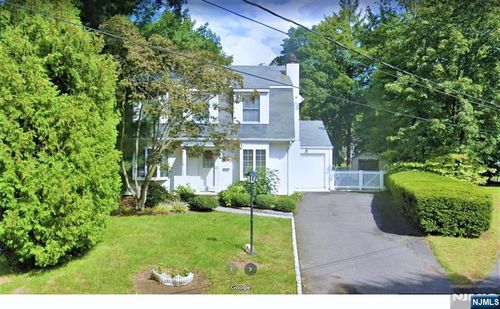 424 Eton Ct, Ridgewood, NJ, 07450-1811 | Card Image