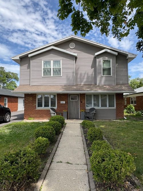 11555 S Sacramento Dr, Merrionette Park, IL, 60803-5837 | Card Image
