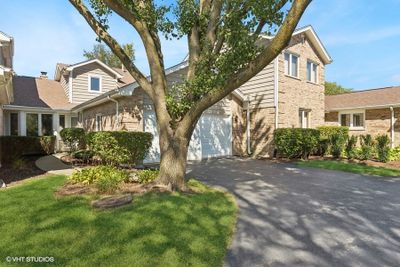 17238 Lakebrook Drive, Townhouse with 2 bedrooms, 2 bathrooms and 2 parking in Orland Park IL | Image 1